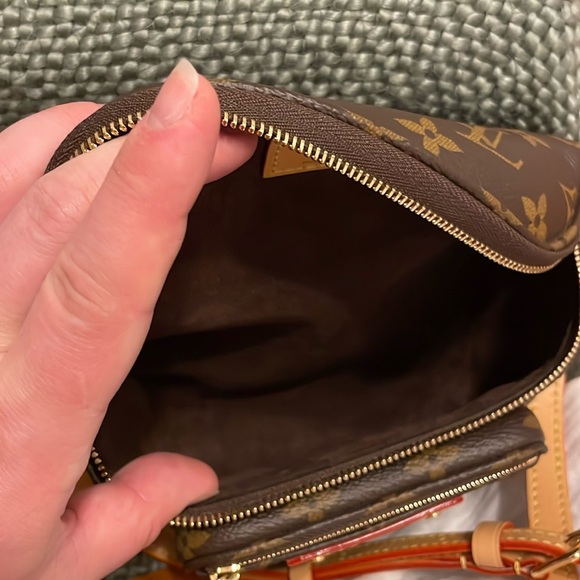 ❌SOLD OUT❌Louis Vuitton Monogram Mini Bumbag - Picture 6 of 10